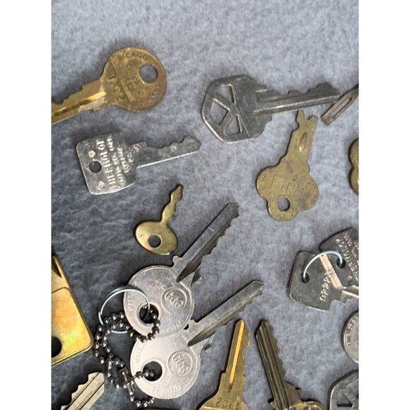 Vintage 32 Key Collection for Crafts & Decor - Picture 9 of 13